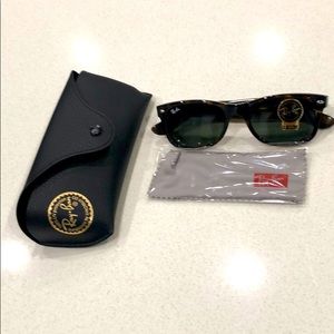 Men’s RayBan wayfarer sunglasses